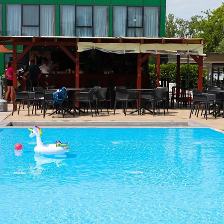 Apartmán Bl Lakeside With Pool, Medences Apartman, Privat Partszakasszal