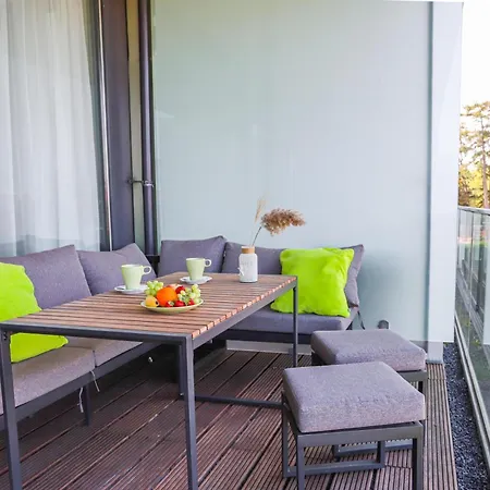 Bl Lakeside With Pool, Medences Apartman, Privat Partszakasszal *