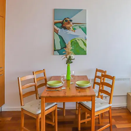 Bl Lakeside With Pool, Medences Apartman, Privat Partszakasszal