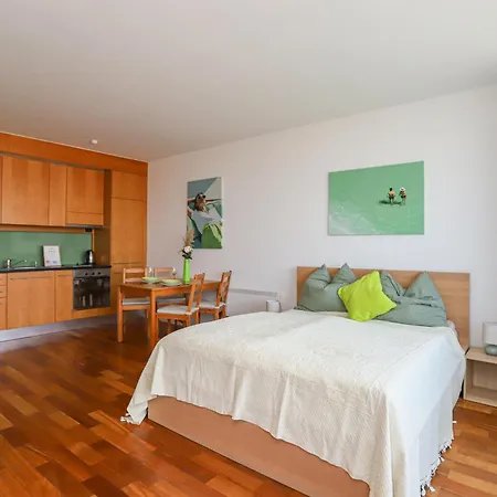 Bl Lakeside With Pool, Medences Apartman, Privat Partszakasszal Apartmán *