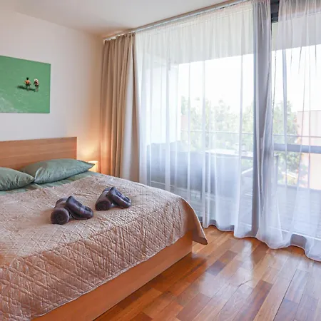 Bl Lakeside With Pool, Medences Apartman, Privat Partszakasszal Apartmán *