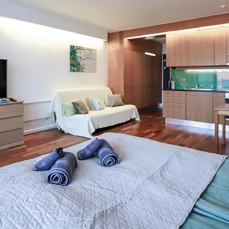 Bl Lakeside With Pool, Medences Apartman, Privat Partszakasszal Apartament