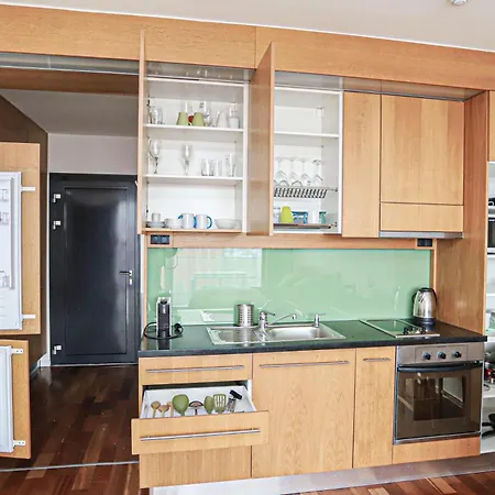 Bl Lakeside With Pool, Medences Apartman, Privat Partszakasszal Apartmán