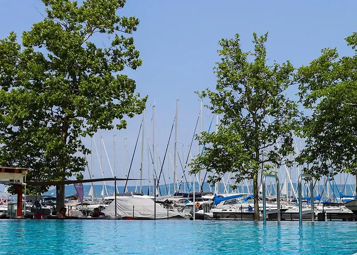 Bl Lakeview Apartament